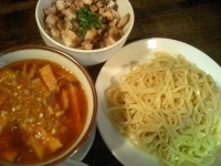 「辛つけ+霜降りハーブのぶたごはん（850円+450円）」@らぁめんの店 小櫻の写真