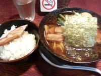 「醤油ラーメン炭火チャーシュー620円+味玉100円+ライス150」@喜元門 本店の写真