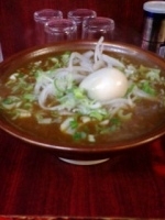 「カレー麺（麺多め）+半ライス（サービス）」@二代目めん家 味味の写真