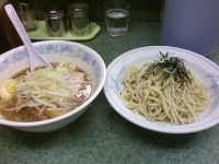 「つけめん（やさい、にんにく） 800円」@ラーメン二郎 新宿小滝橋通り店の写真