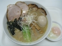 「チャーシューめん（細麺）+味付たまご+温泉たまご」@塩ラーメン・つけめんのお店 はないちの写真