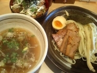 「淡麗つけめん+ミニチャーシュー丼（750円+200円）」@らーめんまごころの写真