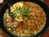 「カレーらーめん+クーポン味玉」@北海道らーめん 麺屋とみ吉の写真