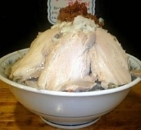 「ふじ麺かつお（野菜多め、脂少なめ） 680円+中盛 50円+小豚」@大黒屋本舗 取手店の写真