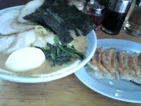 「チャーシュウ麺&餃子」@横浜ラーメン とんこつ家 いわき店の写真