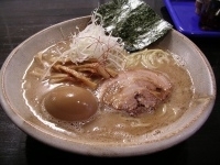 「豚そば+味玉」@まるぶし とんやの写真