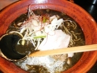 「黒味噌ラーメン（大盛り）+ライスサービス」@初代けいすけの写真