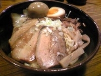 「ちゃーしゅー油そば【800円】、味玉【100円】」@辛しやの写真