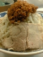 「ラーメン（ニンニク多め、脂多め、野菜少なめ、タマネギ多め）」@山勝角ふじ 新松戸店の写真