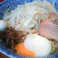 「油そば+温玉 ヤサイ少なめ味濃いめ （700円+80円）」@麺香房 暖々の写真