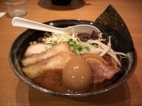 「特選 黒らーめん」@元祖伝説のマー油・熊本黒らーめん 好来 ラーメン甲子園店の写真