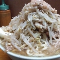 「ラーメン（野菜増し増し・にんにく・しょうがダレ）+100g増し」@ラーメン富士丸 板橋南町店の写真