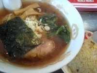 「半チャーハンセット（あっさり醤油ラーメン+半チャーハン）800円」@らーめん まる貴やの写真