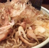 「とんこくらーめん+大盛+にん玉」@がいこつ軒の写真