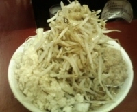 「たま小ラーメン800円（全マシ+ニンニクマシマシ）+巻きチャーシ」@蓮爾 登戸店の写真