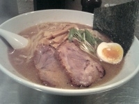 「特製ラーメン（大盛り）」@らーめん湊の写真