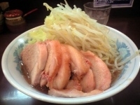 「らーめん豚増し（850円）野菜多め」@らーめん陸の写真