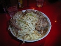 「ブタ入り  ニンニク からめ」@ラーメン二郎 府中店の写真