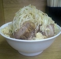 「小ラーメン豚入り（ニンニクマシマシ） 800円」@ラーメン二郎 栃木街道店の写真