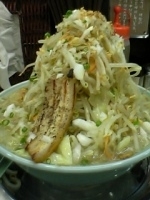 「ラーメン中盛（￥700）+トッピング野菜シングル（￥100）」@らーめん 凌駕の写真