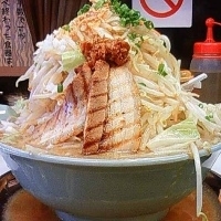 「ラーメン中盛り 野菜トッピングダブル」@らーめん 凌駕の写真