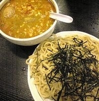 「胡麻珈哩つけめん（太麺、辛さ普通）+味付玉子+間違えて大盛」@桃天花の写真