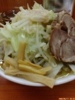 「豚入りラーメンヤサイ・アブラ（800円）」@勝流ラーメン 麺徳の写真