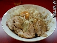 「まぜそば（700円）+子豚増し（150円）+課長以外全部」@ジャンクガレッジ 東大宮店の写真