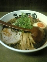 「黒ラーメン+味玉」@らーめん初代一国堂 相模原本店の写真