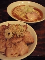 「中華そば（中）+肉飯 【700円+400円】」@麺処 遊の写真