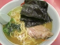 「醤油ラーメン 590円」@ラーメン山岡家 木更津店の写真