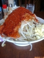 「赤道ぶた入りスープ抜き 中盛（全マシ）550円+100円+100」@にかいやの写真