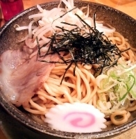 「油そば（￥600）+大盛り（￥100）」@らあ麺 やったる 新宿店の写真