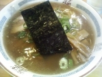 「ラーメン（醤油）麺硬め」@支那そばや 伊勢崎店の写真