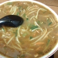 「カレーソバ+大盛+ライス小」@よろいの写真