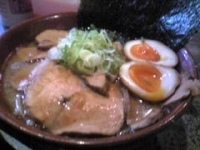 「チャーシューメン【800円】、半熟味玉【100円】」@熟成鶏醤油らーめん 上弦の月の写真