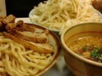 「小豚つけ麺（背脂）中盛900円+トッピング野菜100円」@らーめん 凌駕の写真