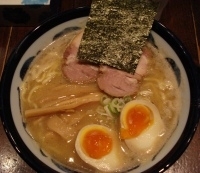 「二代目らーめん+チャーシューご飯」@めん徳二代目つじ田 麹町店の写真