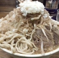 「大ラーメン（ヤサイマシマシ・ニンニクマシマシ）+かつお魚粉」@ラーメン二郎 新小金井街道店の写真
