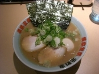 「ラーメン 650円、半熟煮玉子 100円」@横浜家系 元町家の写真