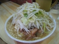 「小豚ダブル 900円 （やさい、にんにく）」@ラーメン二郎 品川店の写真