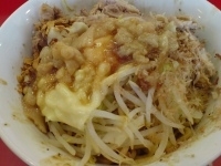 「まぜそば（大） 子豚+チーズ 課長以外全部」@ジャンクガレッジ 東大宮店の写真