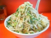 「ブタ入り（2枚）ラーメン/全マシ、ヤサイ・ネギ マシマシ（￥70」@ちばからの写真