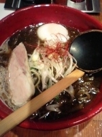 「黒みそラーメン+とろ〜り温泉玉子」@黒味噌らーめん 初代けいすけ 品川店の写真