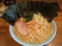 「醤油とんこつラーメン+のり+ねぎ ￥850」@横浜ラーメン とんこつ家 平須店の写真