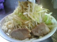 「らーめん+魚粉 野菜多めにんにく 650円」@らーめん大 本郷店の写真