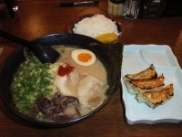 「自分仕立てラーメン  めし・餃子セット」@康竜 赤坂店の写真