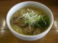 「塩とりそば 750円」@ラーメン厨房つきまるの写真