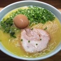 「味玉子入り（ラーメン） 700円」@らーめん まる玉 アリオ川口店の写真