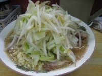 「小豚ダブル 900円（やさいダブル、にんにく）」@ラーメン二郎 品川店の写真